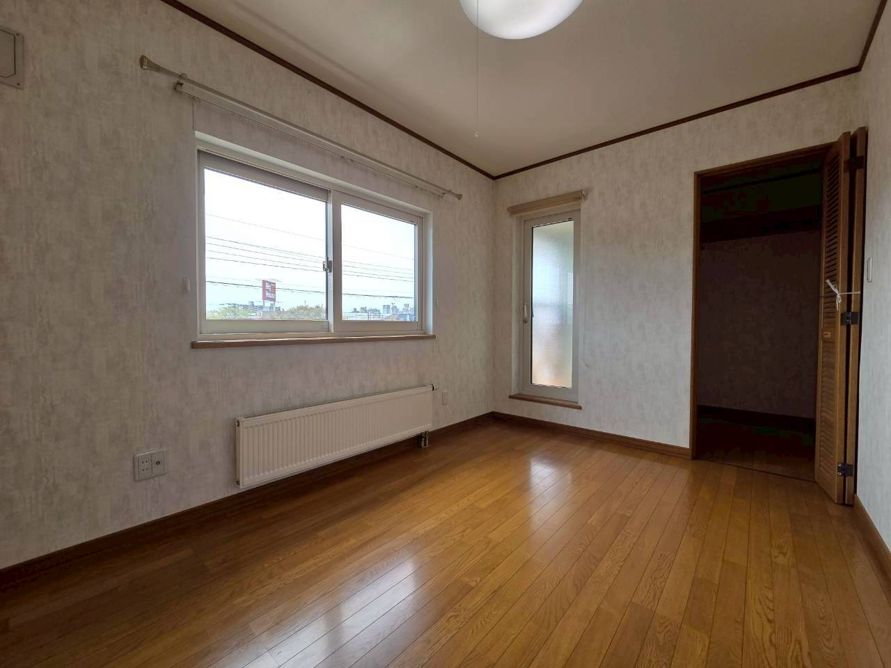 新釧路町1-24　中古住宅の洋室|2階洋室6帖