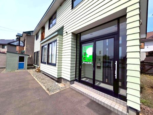 新釧路町1-24　中古住宅のエントランス|風除室付き