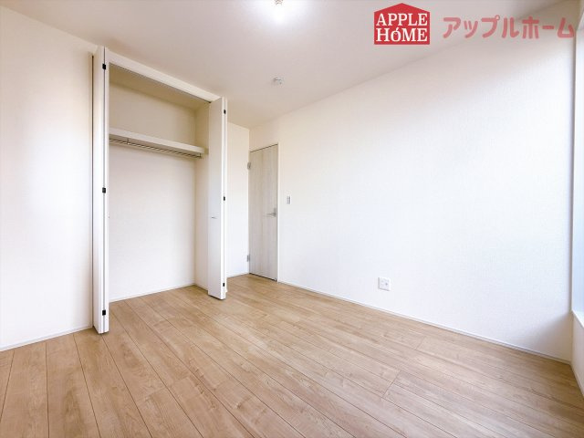 [新築住宅] 鶴ヶ島市下新田 第3 全3棟の洋室|２階居室は全室収納あり！たっぷりある収納活用でお部屋もキレイを保てます♪