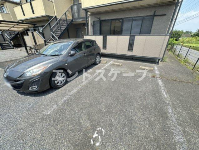 ルミエールＡの駐車場|高崎、前橋のお部屋探しはエンドスケープまで！お客様の理想お聞かせ下さい♪