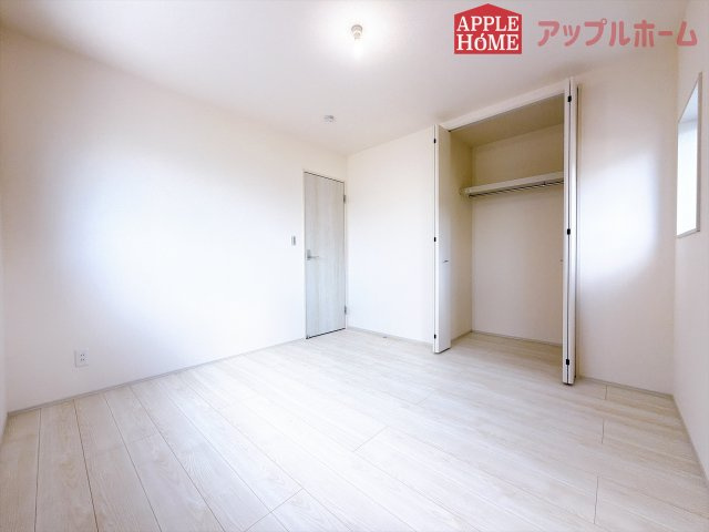 [新築住宅] 鶴ヶ島市下新田 第3 全3棟の洋室|２階居室は全室収納あり！たっぷりある収納活用でお部屋もキレイを保てます♪