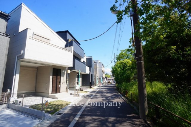 【前面道路含む現地写真】 | 平野区平野市町3丁目【5号棟/全7棟】 | 【前面道路：幅員約4ｍ】都会と自然の潤いのバランスとれた環境です☆