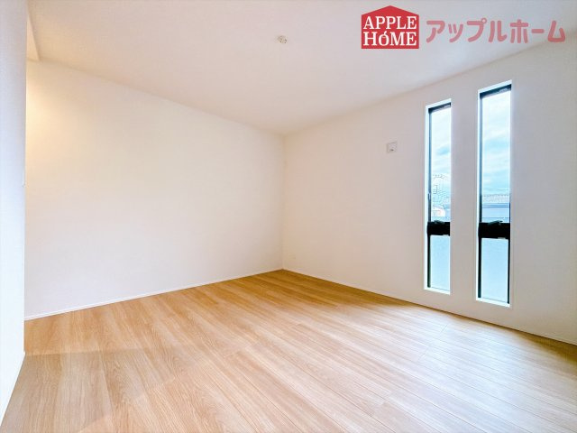 [新築住宅] 深谷市天神町 全2棟の洋室|２階居室は全室収納あり！たっぷりある収納活用でお部屋もキレイを保てます♪