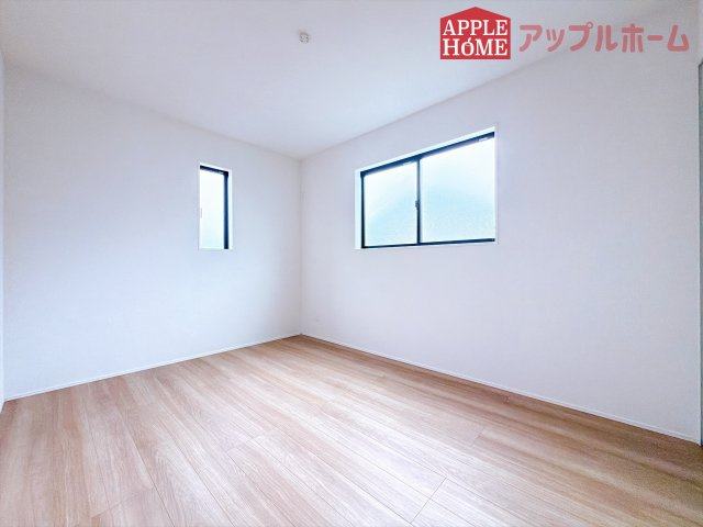 [新築住宅] 深谷市天神町 全2棟の洋室|２階居室は全室収納あり！たっぷりある収納活用でお部屋もキレイを保てます♪