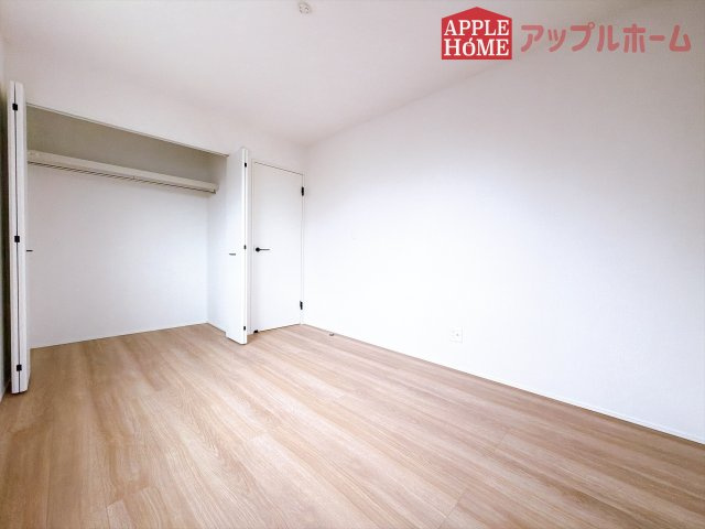 [新築住宅] 深谷市天神町 全2棟の洋室|２階居室は全室収納あり！たっぷりある収納活用でお部屋もキレイを保てます♪