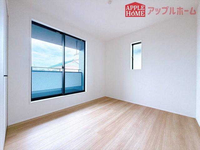 [新築住宅] 深谷市天神町 全2棟の洋室|２階居室は全室収納あり！たっぷりある収納活用でお部屋もキレイを保てます♪