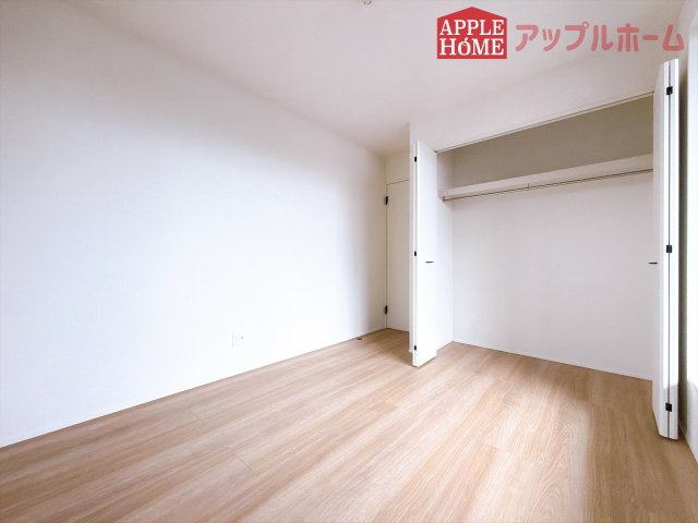[新築住宅] 深谷市天神町 全2棟の洋室|２階居室は全室収納あり！たっぷりある収納活用でお部屋もキレイを保てます♪
