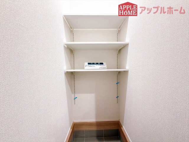 [新築住宅] 深谷市天神町 全2棟の玄関|土間収納あります♪