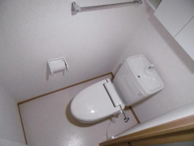 町田市小山町の賃貸マンションのトイレ