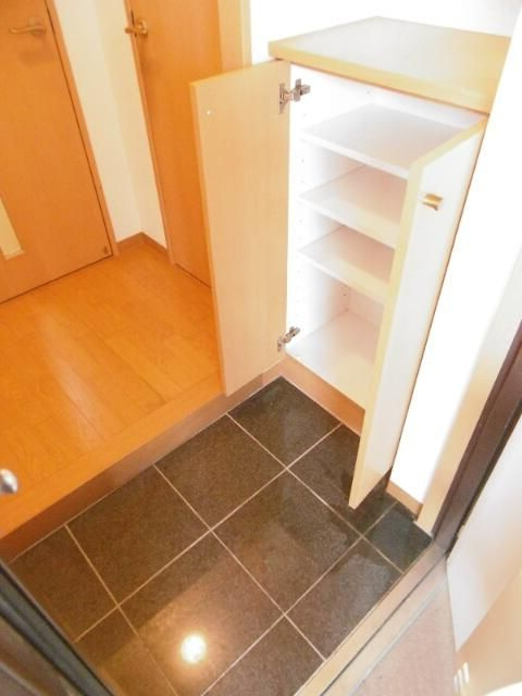 町田市小山町の賃貸マンションの玄関