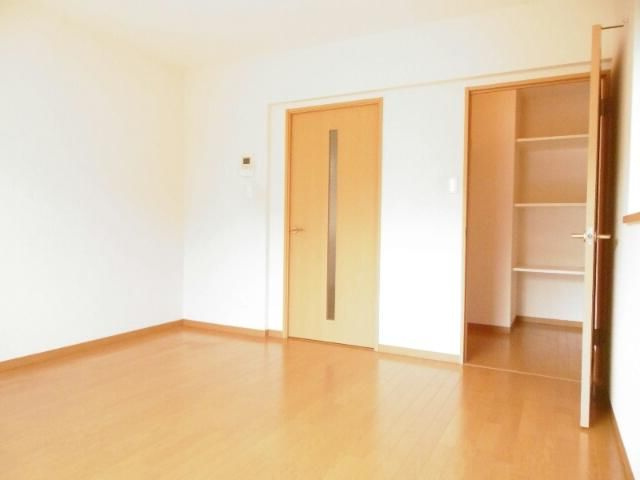 町田市小山町の賃貸マンションの寝室