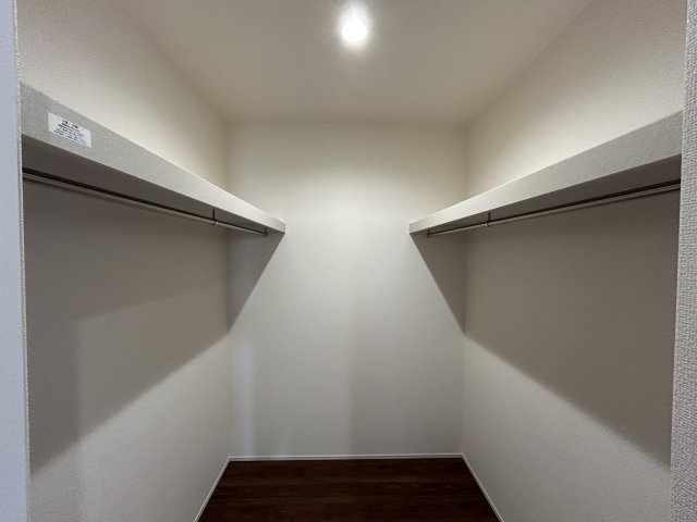 リーブルガーデンS第12富士見町時沢　5号棟の収納|2階ファミリークローゼットです