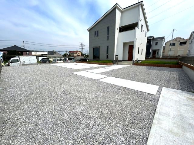 リーブルガーデンS第12富士見町時沢　5号棟の駐車場