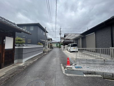 【前面道路含む現地写真】 | 栗東市小平井３丁目