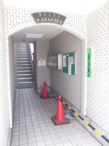 メゾンカタキリのエントランス