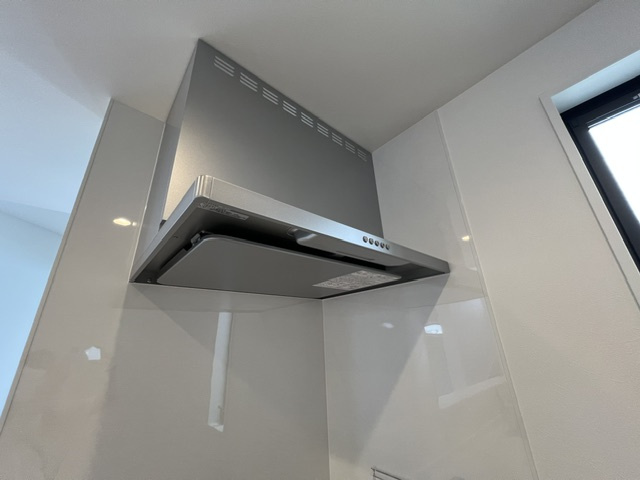 ◎茅ヶ崎市十間坂2丁目　新築戸建　3号棟◎のキッチン|レンジフード♪