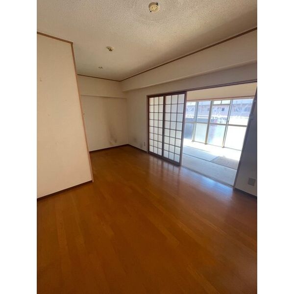 内野ビルの寝室