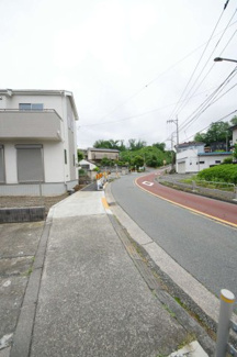 【前面道路含む現地写真】