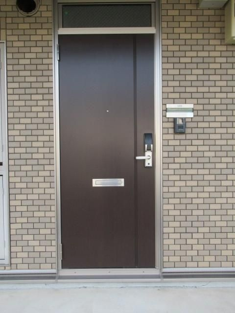 フラッツァらくだ坂の玄関