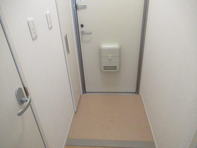 フラッツァらくだ坂の玄関