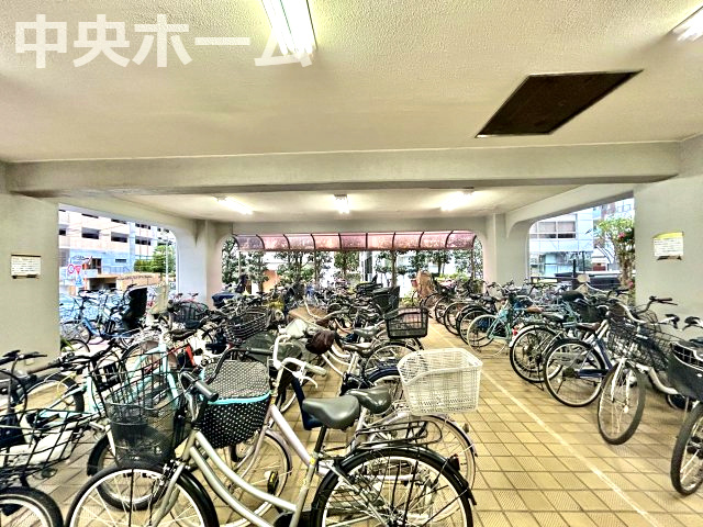 新大橋永谷マンションの駐輪場|【自転車置き場】最新の空き状況や費用などの詳細は担当スタッフまでお問い合わせください。