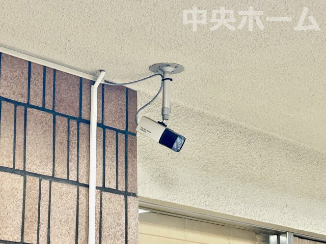 新大橋永谷マンションの防犯設備|【防犯カメラ】何かあった時の大事な証拠になることももちろんなりますが、防犯というくらいですので大事なのは防犯カメラがあることによって抑止力につながることですよね。