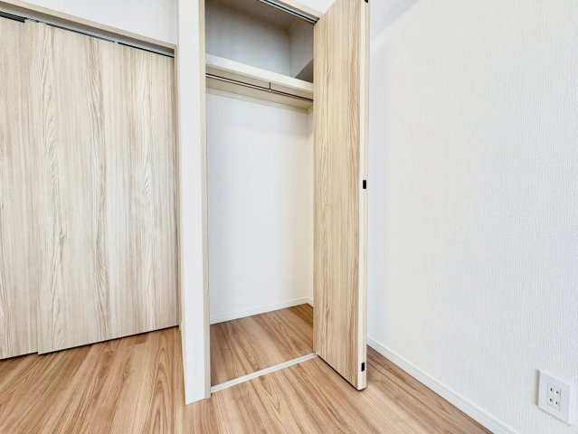 ライオンズマンション中野弥生町の収納|全居室収納付きですので、お部屋を有効的に使うことが出来ます！

現地ご見学希望・資料請求などお気軽にお問い合わせ下さい！
03-5990-5201