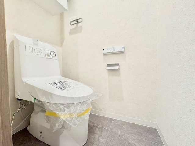 ライオンズマンション中野弥生町のトイレ|ウォシュレット付きのトイレはいつも快適！

現地ご見学希望・資料請求などお気軽にお問い合わせ下さい！
03-5990-5201