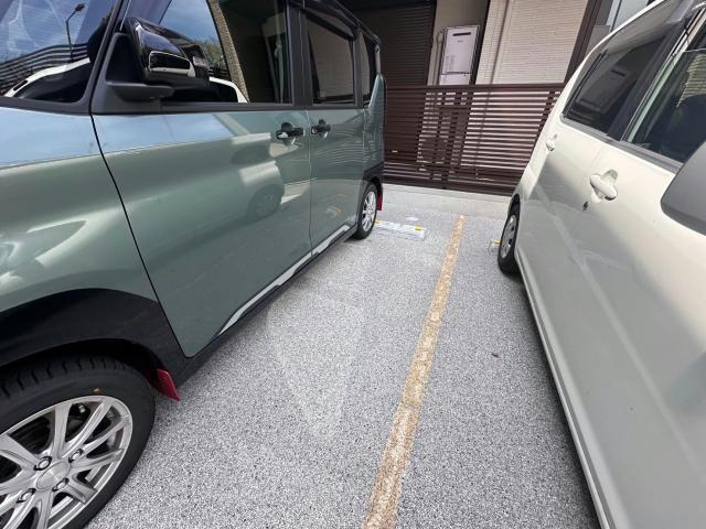 ロワイヤル綿町の駐車場