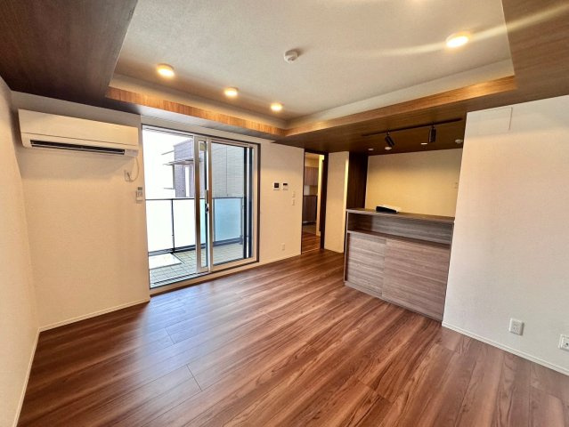 ロワイヤル綿町の居間・リビング