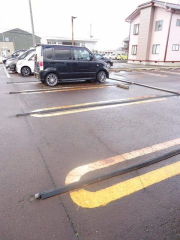 ネオ・ライフの駐車場