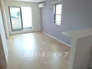 ヴィオラⅡの居間・リビング|明るい角部屋