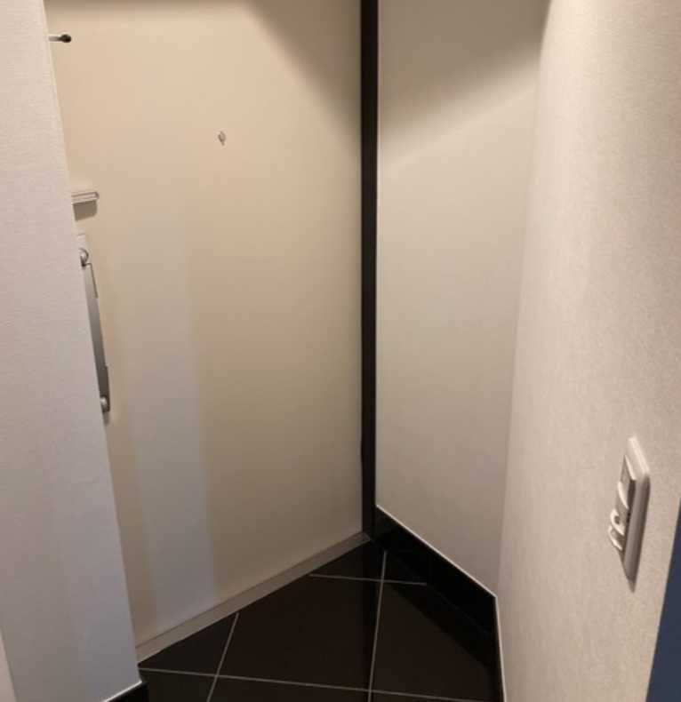 GRAND三軒茶屋WEST　築浅　駅近　ネット無料　ペット相談可の玄関