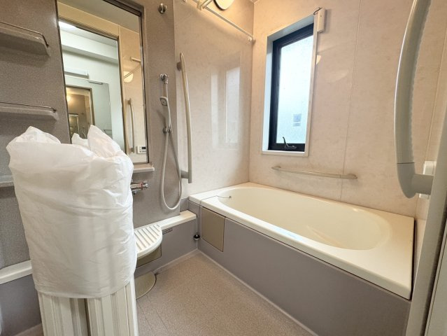 積水施工の立地良好な二世帯住宅♪軽量鉄骨造オール電化♪小山市間々田の浴室|日々の疲れを癒すお風呂付です