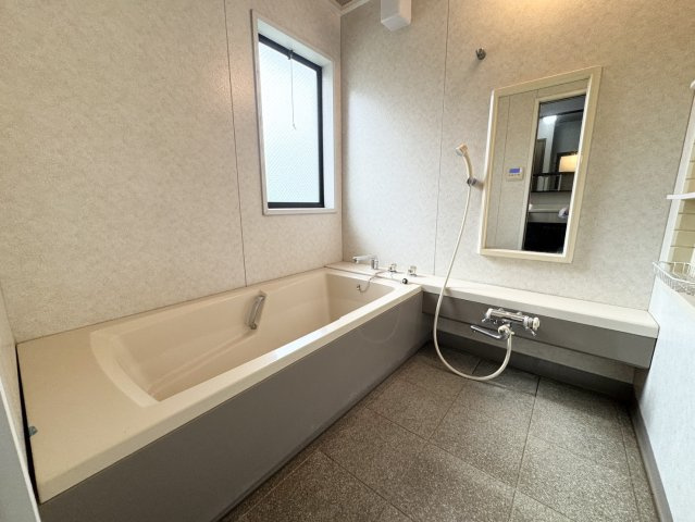 積水施工の立地良好な二世帯住宅♪軽量鉄骨造オール電化♪小山市間々田の浴室|日々の暮らしに欠かせないお風呂です