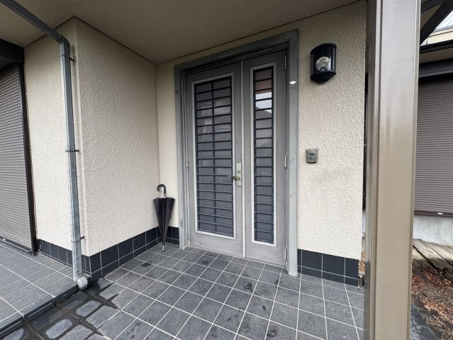 積水施工の立地良好な二世帯住宅♪軽量鉄骨造オール電化♪小山市間々田の玄関|きれいな玄関です