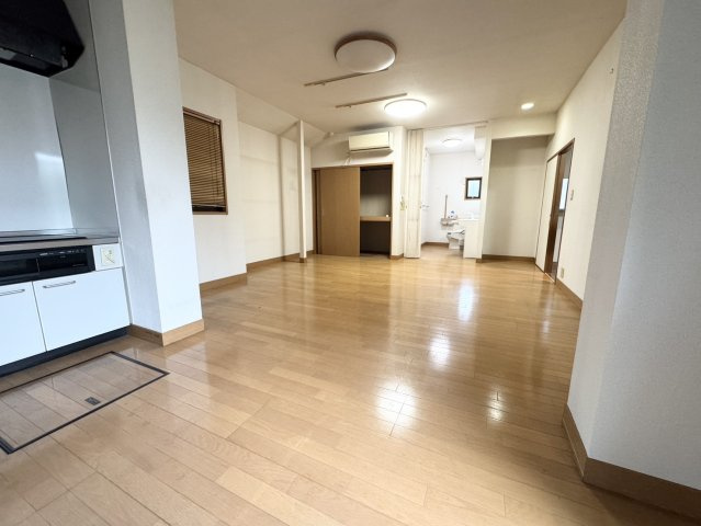 積水施工の立地良好な二世帯住宅♪軽量鉄骨造オール電化♪小山市間々田の居間・リビング|リビングです