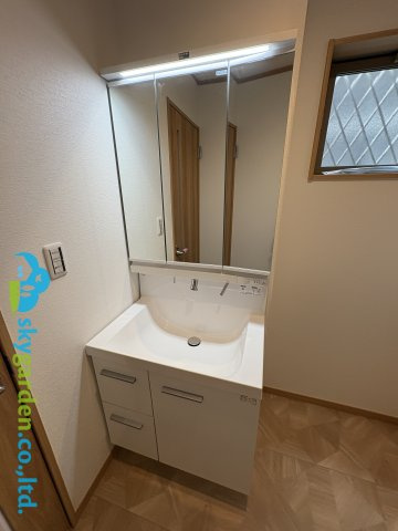 藤沢市大鋸　新築戸建　全３棟A号棟の独立洗面台|独立洗面化粧台付き