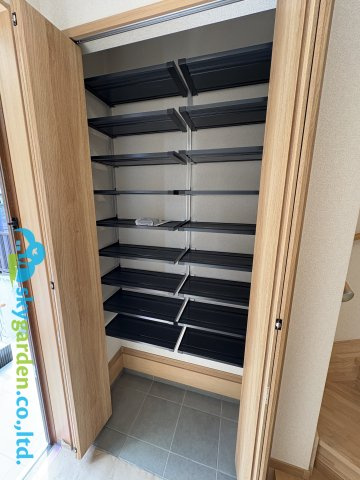 藤沢市大鋸　新築戸建　全３棟A号棟の収納|シューズボックス