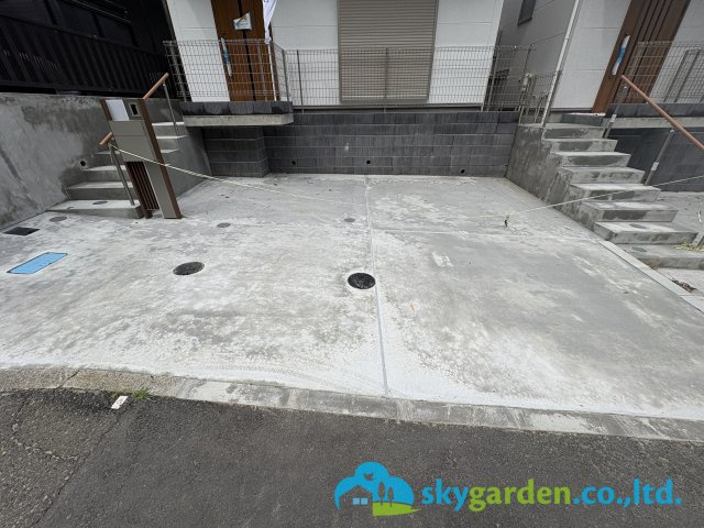 藤沢市大鋸　新築戸建　全３棟A号棟の駐車場|車種により並列２台駐車可