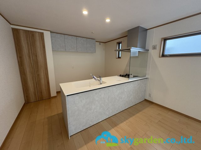 藤沢市大鋸　新築戸建　全３棟A号棟のキッチン|オープンキッチンの様子