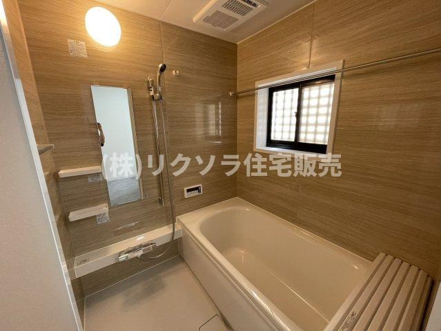 上野口町　中古一戸建ての浴室|浴室乾燥機付き
■物件内覧・資金計画相談・住宅ローン相談、リフォーム相談、お問合せ受付中■
※当日・翌日のご内覧、ご相談はお電話でのお問合せがスムーズです！