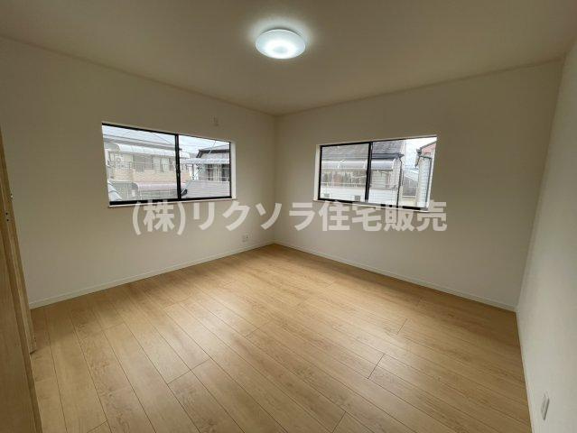 上野口町　中古一戸建ての寝室|洋室8.0帖
■物件内覧・資金計画相談・住宅ローン相談、リフォーム相談、お問合せ受付中■
※当日・翌日のご内覧、ご相談はお電話でのお問合せがスムーズです！