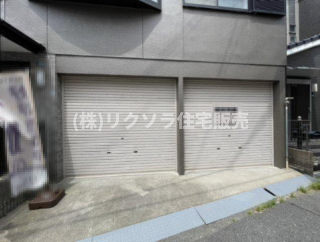 上野口町　中古一戸建ての駐車場|2台駐車可能
■物件内覧・資金計画相談・住宅ローン相談、リフォーム相談、お問合せ受付中■
※当日・翌日のご内覧、ご相談はお電話でのお問合せがスムーズです！