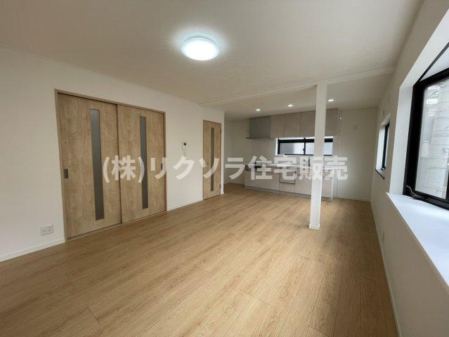 上野口町　中古一戸建ての居間・リビング|LDK15.0帖
■物件内覧・資金計画相談・住宅ローン相談、リフォーム相談、お問合せ受付中■
※当日・翌日のご内覧、ご相談はお電話でのお問合せがスムーズです！