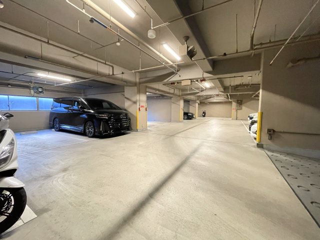 グランディム京都烏丸五条の駐車場|駐車場（月額20000円～31000円）空き状況はお問合せください。