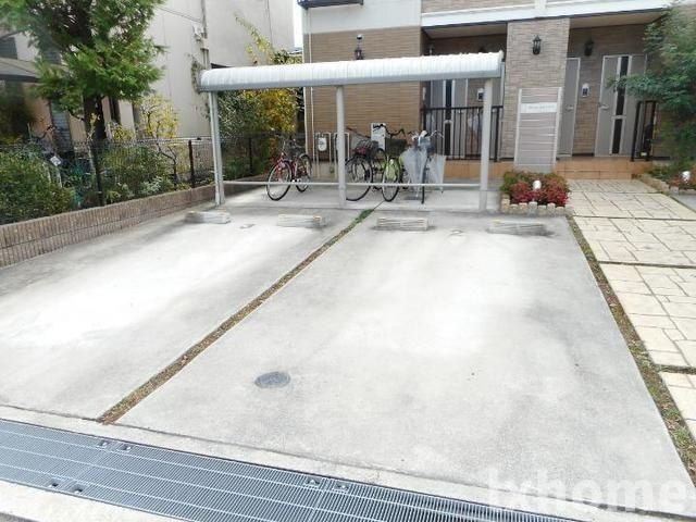 ミニヨン　サン　コートの駐車場