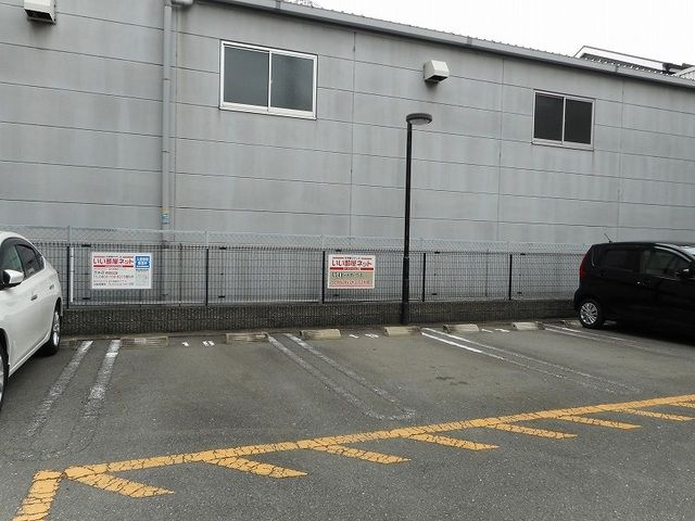一風館の駐車場