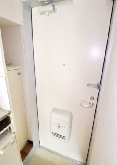 のアパートの玄関
