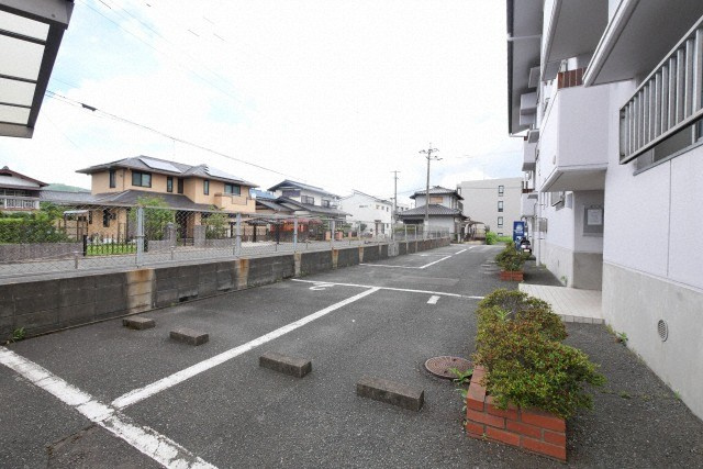コーポ朝日の駐車場